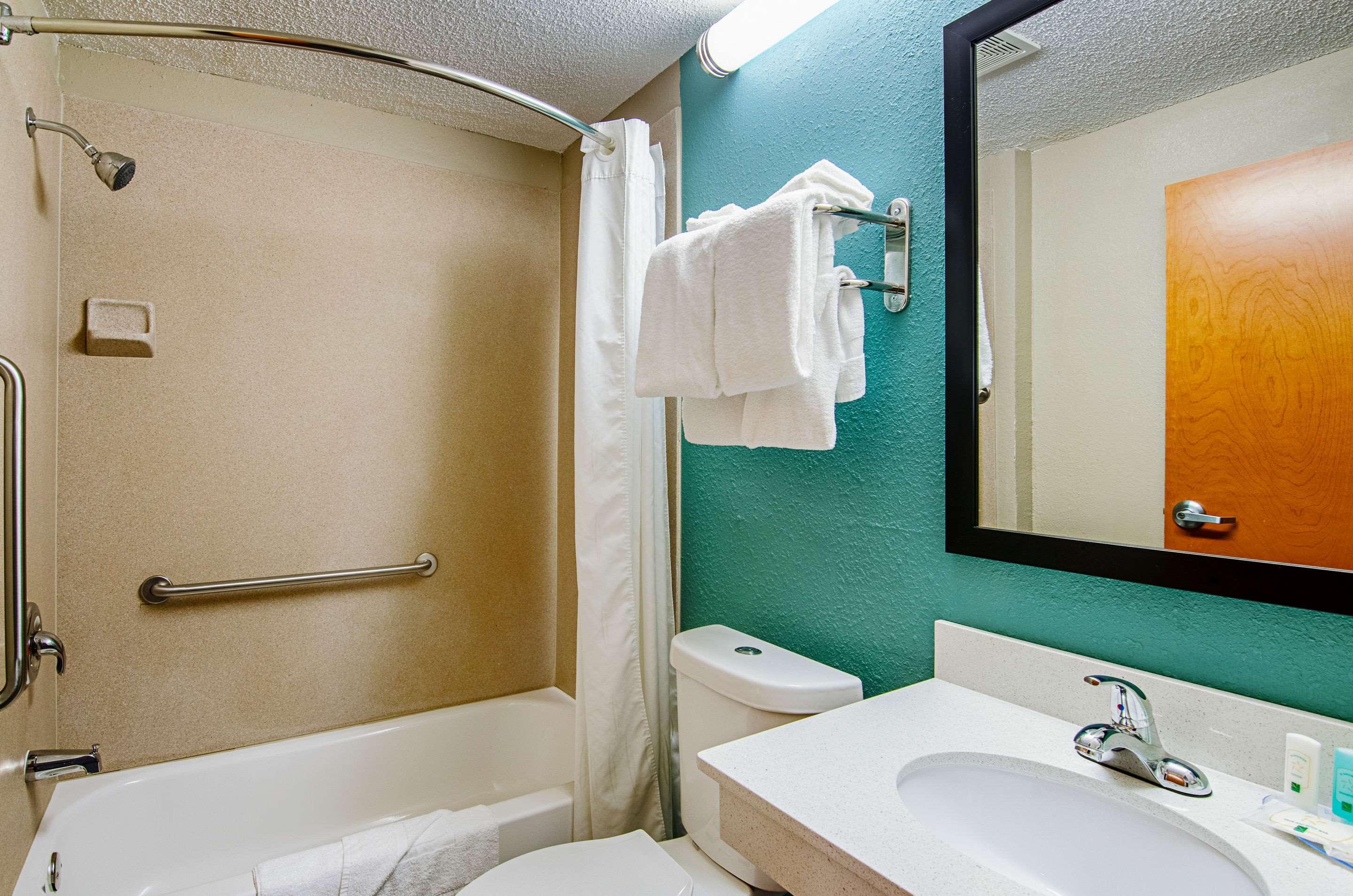 Quality Inn & Suites I-81 Exit 7 Бристоль Экстерьер фото
