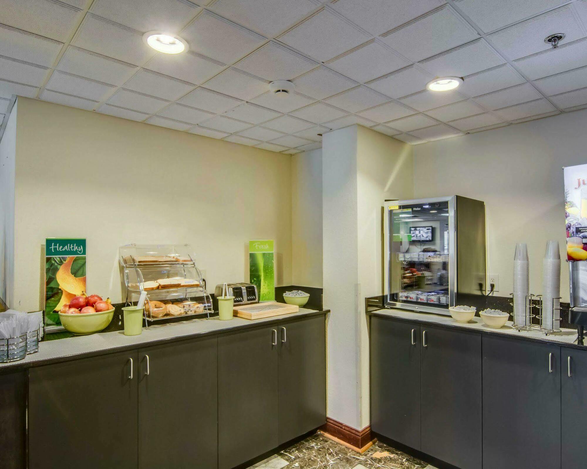 Quality Inn & Suites I-81 Exit 7 Бристоль Экстерьер фото