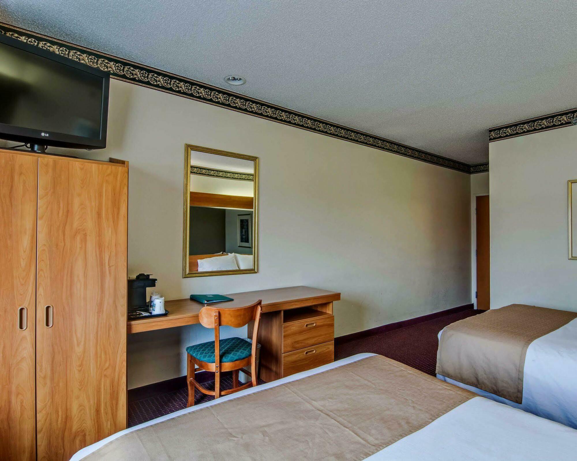 Quality Inn & Suites I-81 Exit 7 Бристоль Экстерьер фото